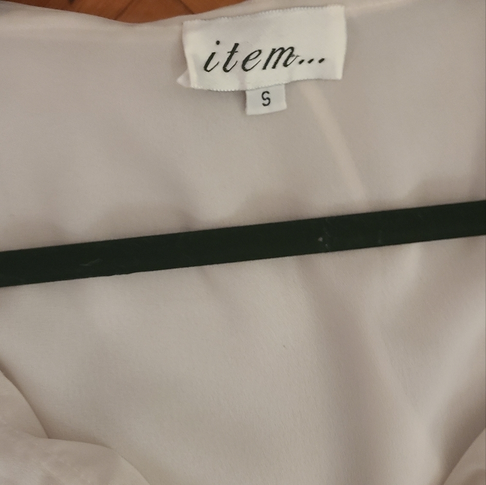 Exquisite Blouse Size Small hp๐ฅ๐ฅ๐ฅ๐ฅ - Picture 4 of 16